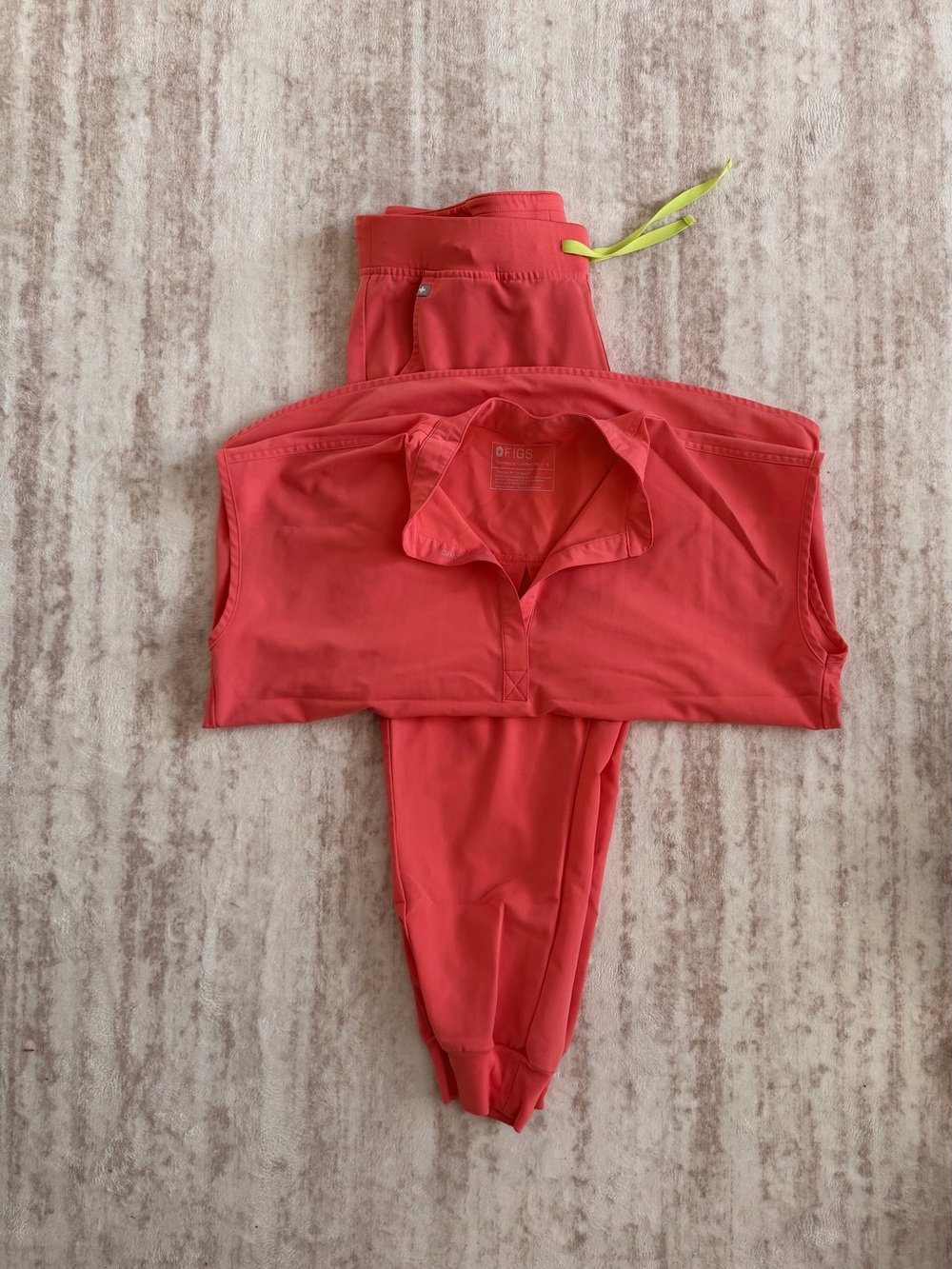 Figs ORIGINAL Coral Set with Neon Drawstring